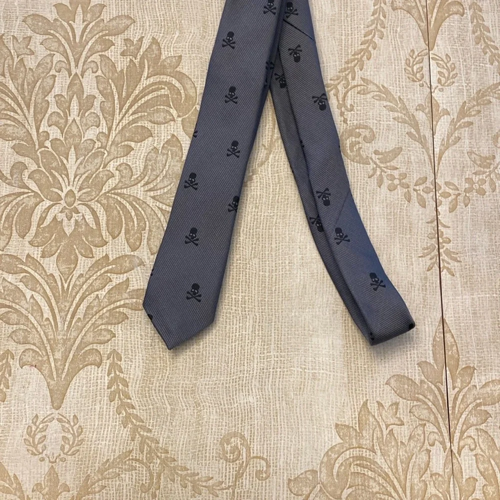 ☠️ Kids Skull & Crossbones Gray Skinny Tie